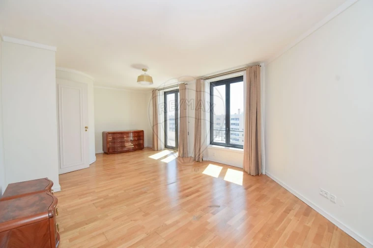 Apartamento T5 para Venda em Campolide Foto 20
