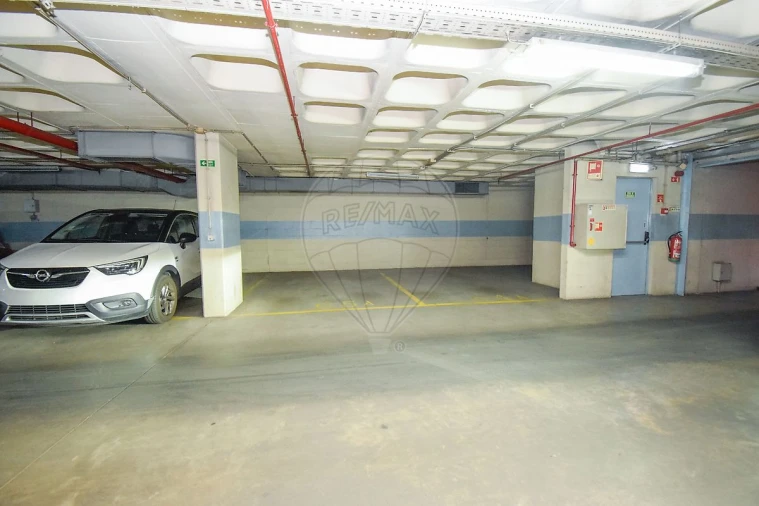 Apartamento T5 para Venda em Campolide Foto 40