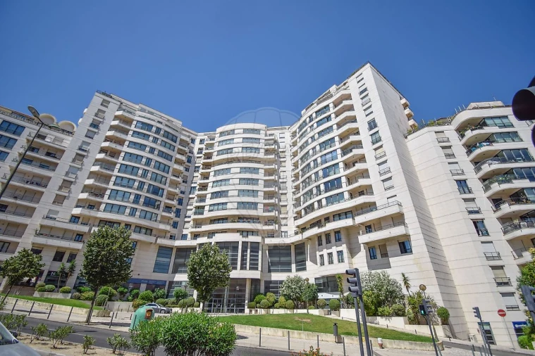 Apartamento T5 para Venda em Campolide Foto 44