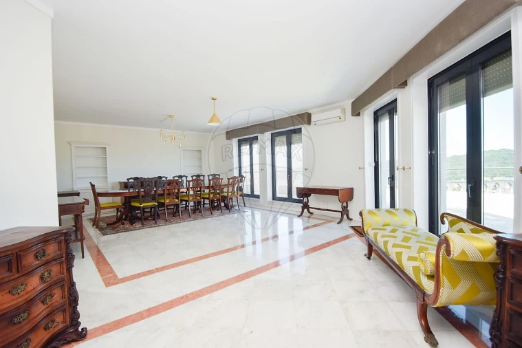 Apartamento T5 para Venda em Campolide Foto 5