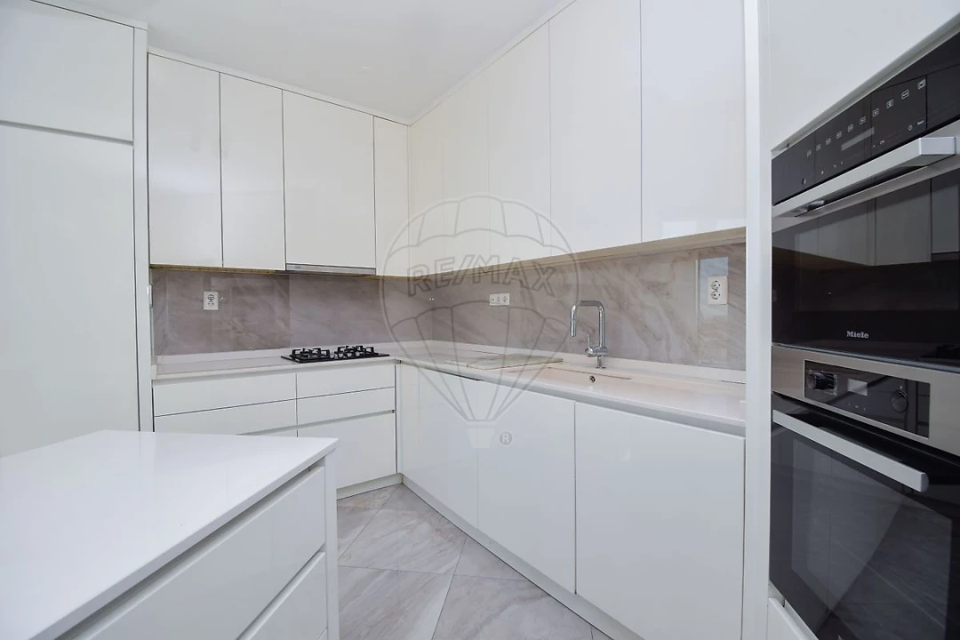 Apartamento T5 para Venda em Campolide Foto 38