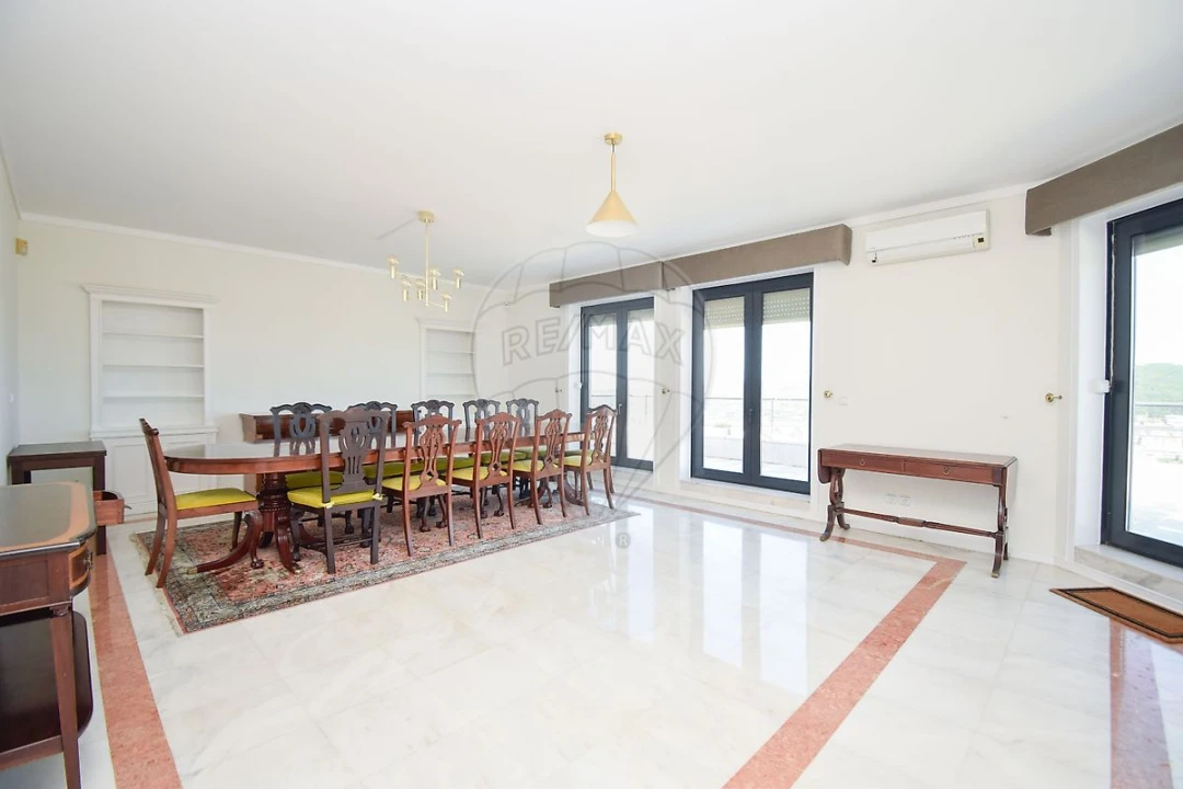 Apartamento T5 para Venda em Campolide Foto 3