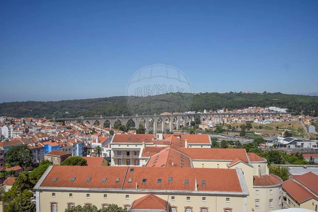Apartamento T5 para Venda em Campolide Foto 12