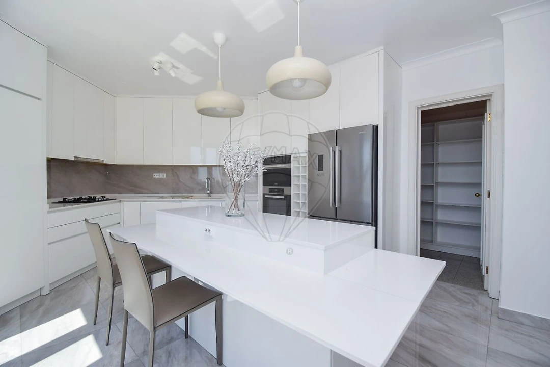 Apartamento T5 para Venda em Campolide Foto 34