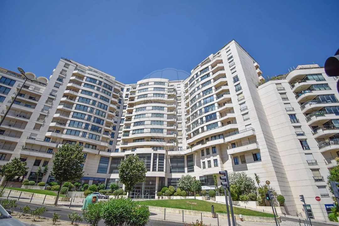 Apartamento T5 para Venda em Campolide Foto 44