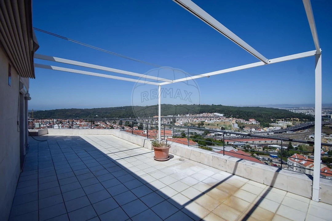 Apartamento T5 para Venda em Campolide Foto 31