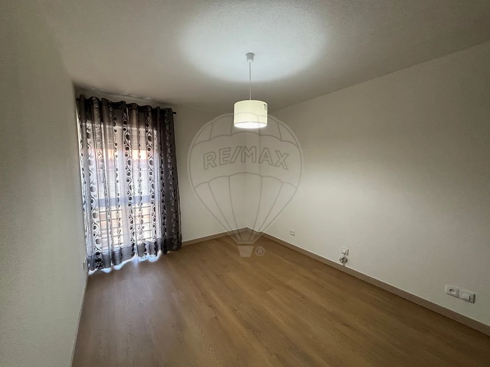 Apartamento T2 para Arrendamento em Ovar, São João, Arada e São Vicente de Pereira Jusã Foto 9
