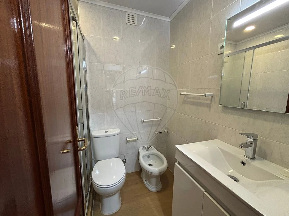 Apartamento T2 para Arrendamento em Ovar, São João, Arada e São Vicente de Pereira Jusã Foto 11