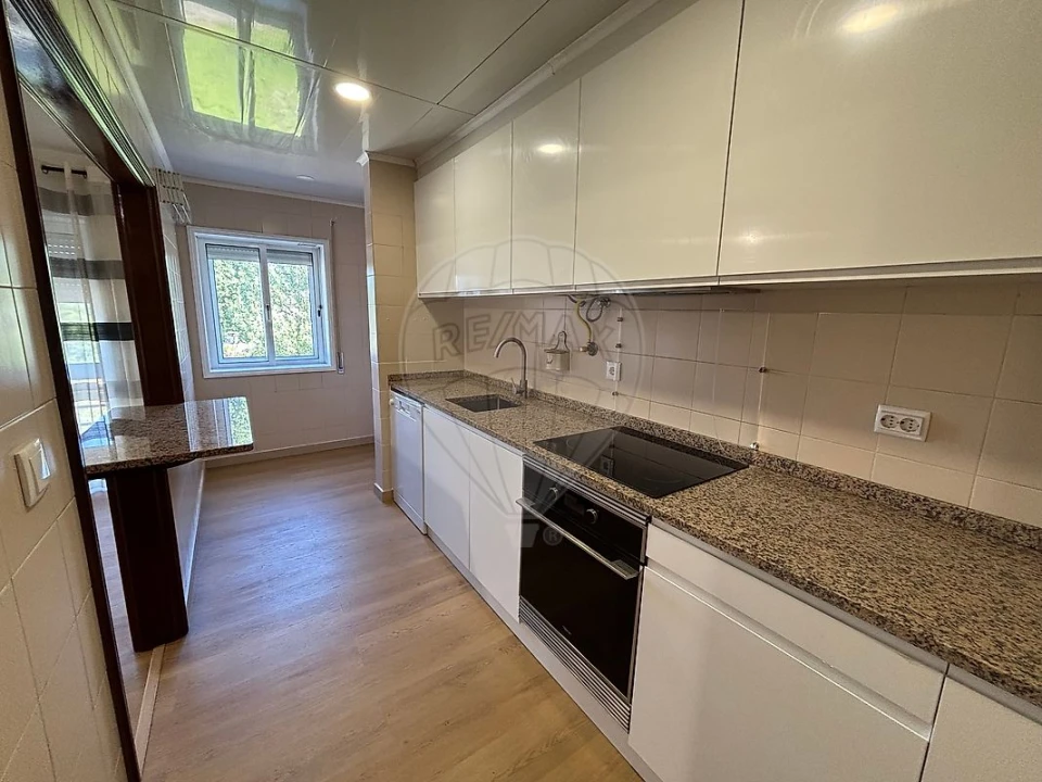 Apartamento T2 para Arrendamento em Ovar, São João, Arada e São Vicente de Pereira Jusã Foto 2