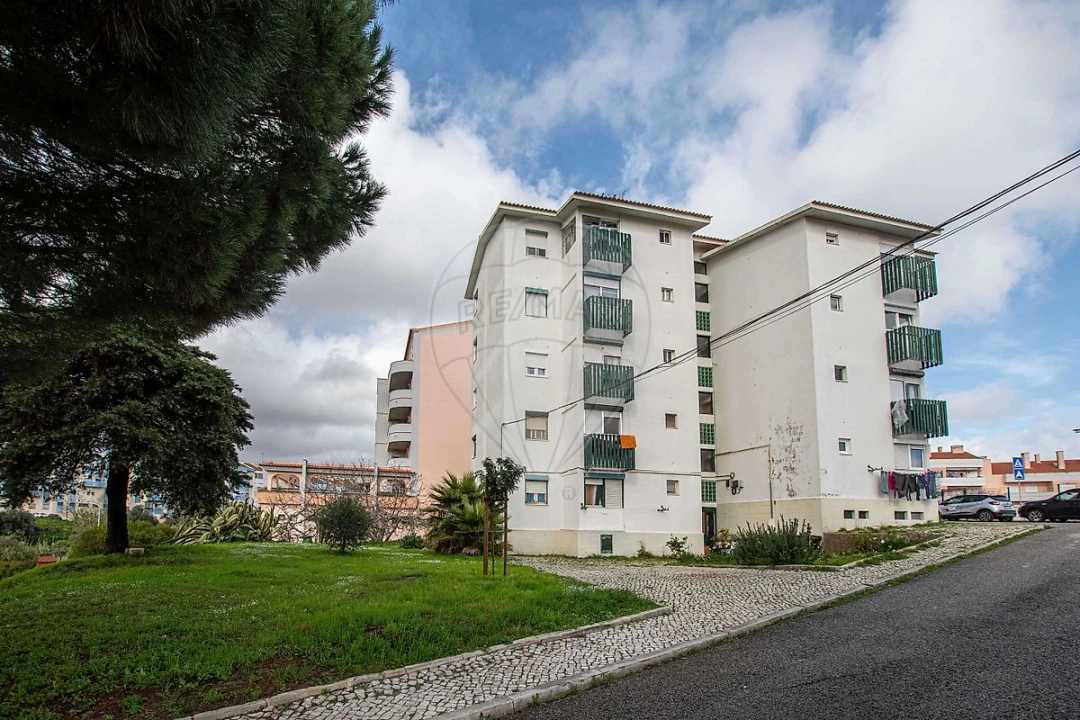 Apartamento T3 para Venda em Póvoa de Santa Iria e Forte da Casa Foto 1