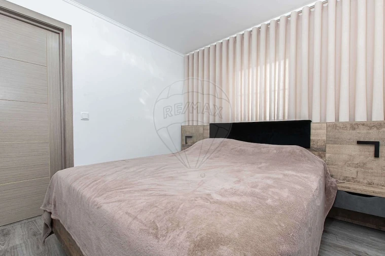 Apartamento T3 para Venda em Póvoa de Santa Iria e Forte da Casa Foto 8