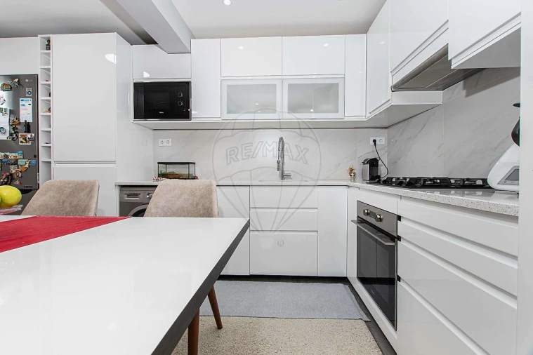 Apartamento T3 para Venda em Póvoa de Santa Iria e Forte da Casa Foto 18