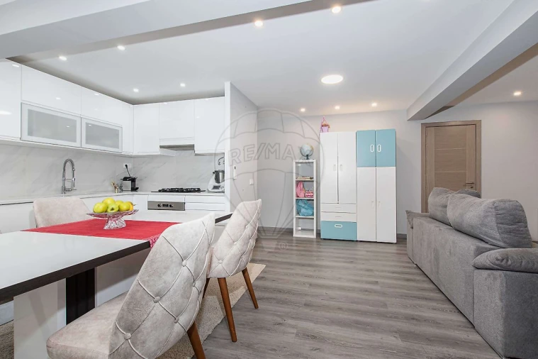 Apartamento T3 para Venda em Póvoa de Santa Iria e Forte da Casa Foto 23