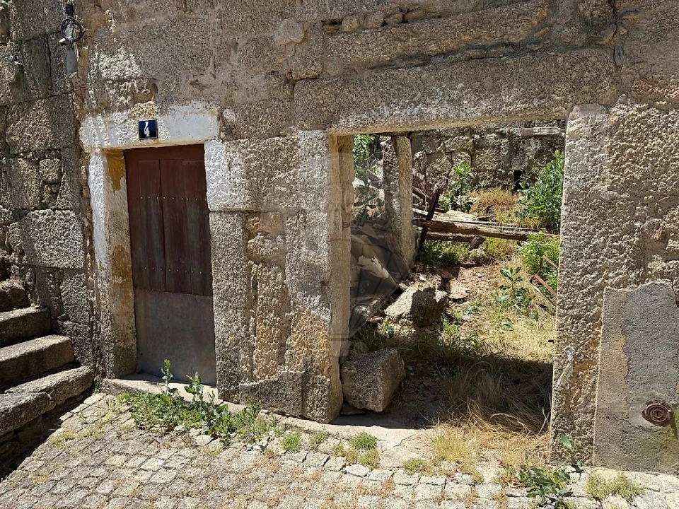Armazém para Venda em Vale de Prazeres e Mata da Rainha Foto 4