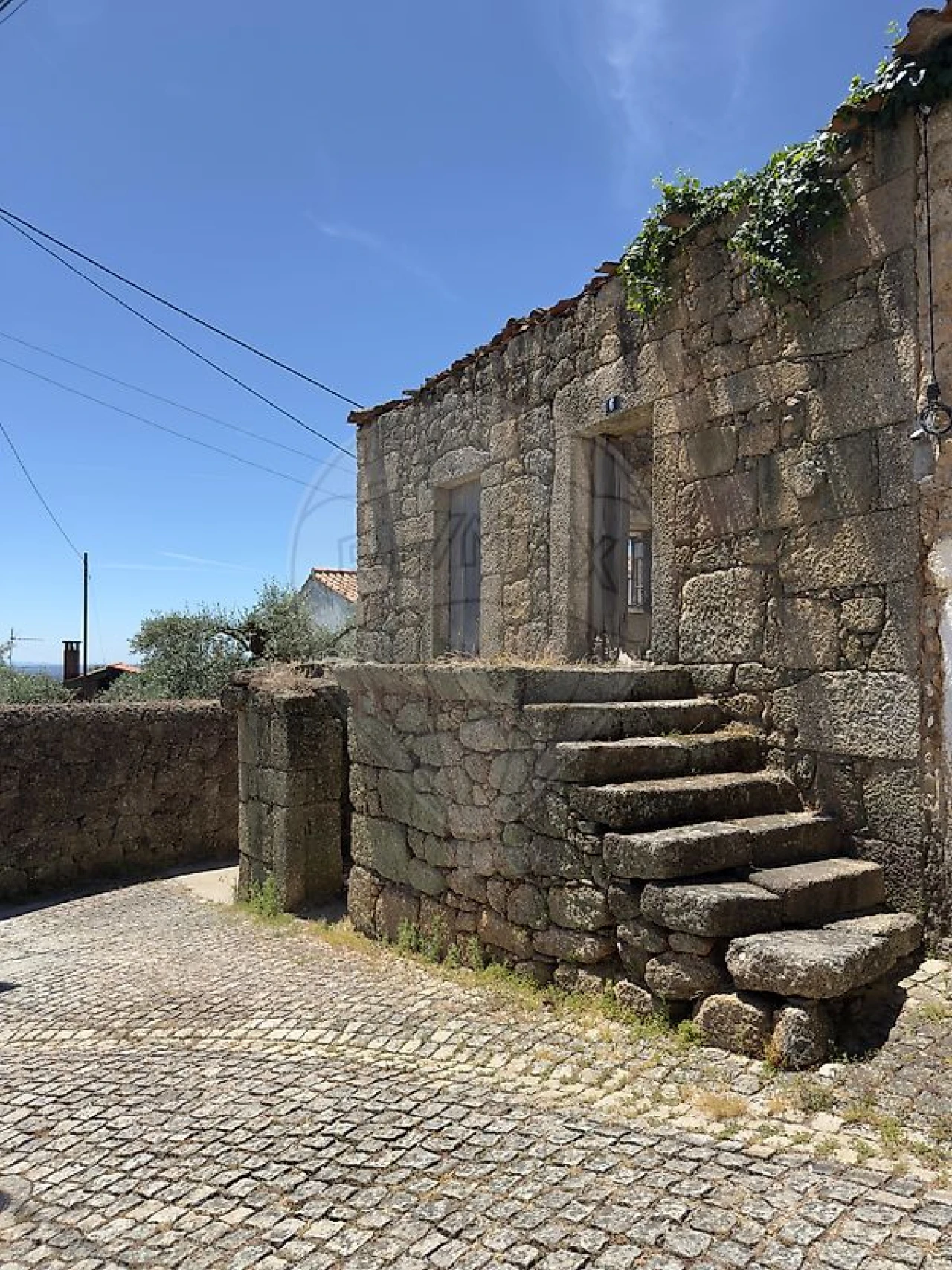 Armazém para Venda em Vale de Prazeres e Mata da Rainha Foto 12