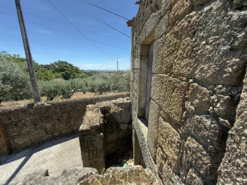 Armazém para Venda em Vale de Prazeres e Mata da Rainha