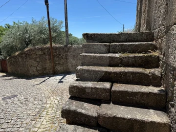 Armazém para Venda em Vale de Prazeres e Mata da Rainha