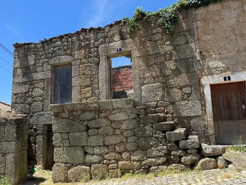Armazém para Venda em Vale de Prazeres e Mata da Rainha