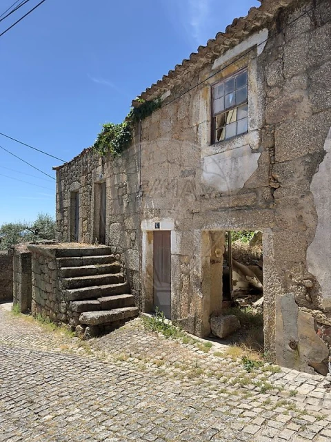 Armazém para Venda em Vale de Prazeres e Mata da Rainha