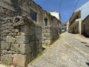 Armazém para Venda em Vale de Prazeres e Mata da Rainha