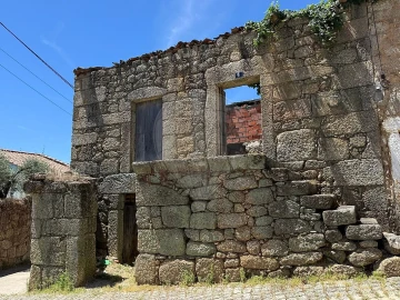 Armazém para Venda em Vale de Prazeres e Mata da Rainha