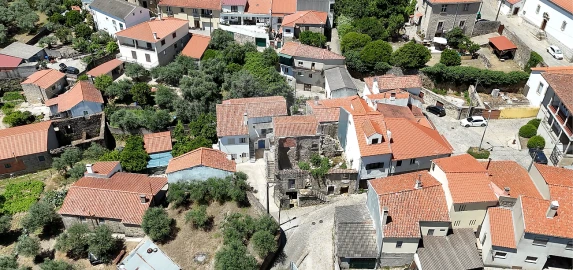 Armazém para Venda em Vale de Prazeres e Mata da Rainha