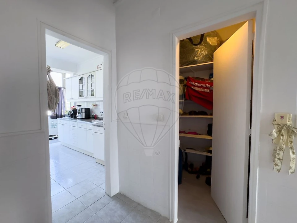 Apartamento T2 para Venda em Amora Foto 4