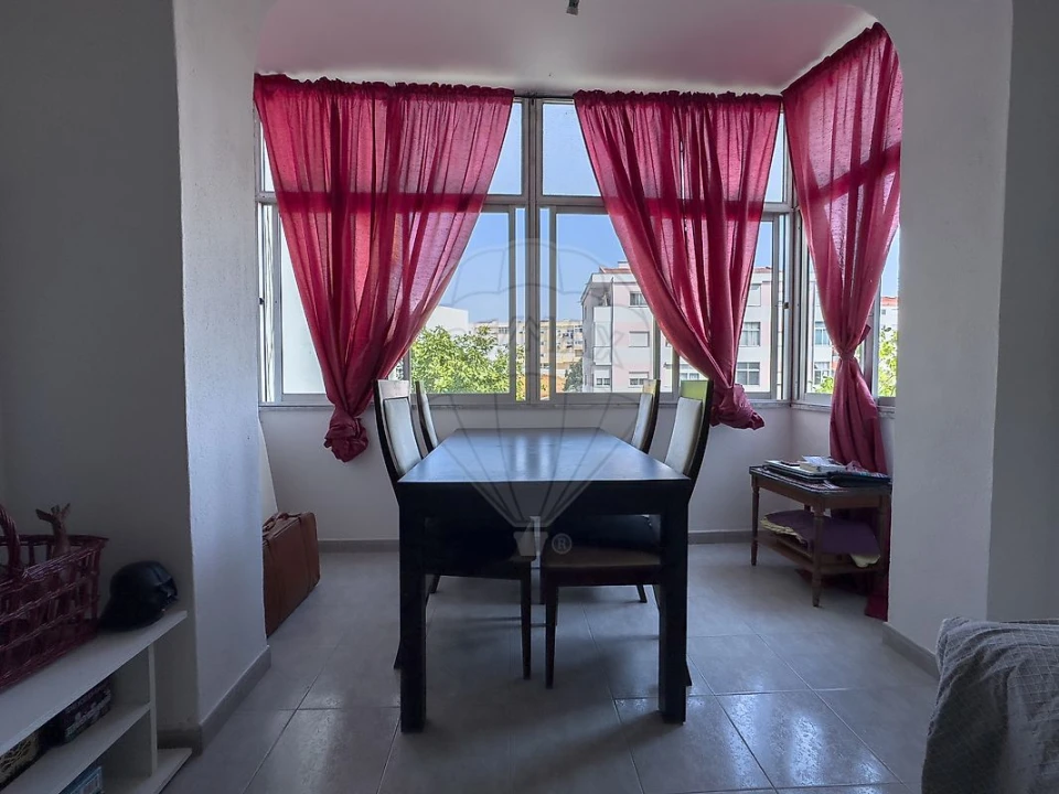 Apartamento T2 para Venda em Amora Foto 3