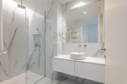 Apartamento T3 para Venda em Lordelo do Ouro e Massarelos