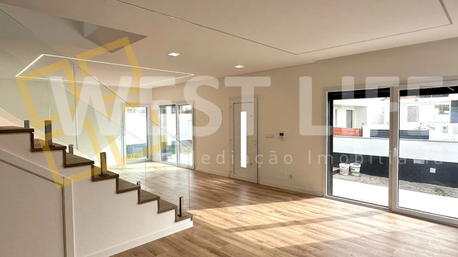 Moradia T4 para Venda em Santa Barbara