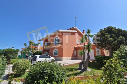 Moradia T5 para Venda em A dos Cunhados e Maceira