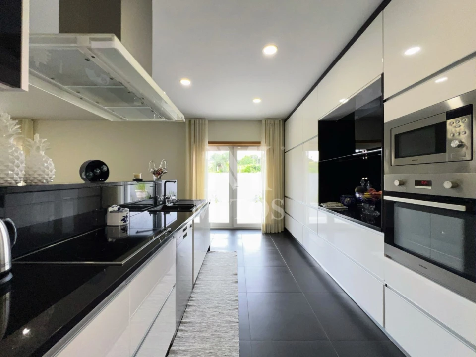 Moradia T4 para Venda em Mazarefes e Vila Fria Foto 4