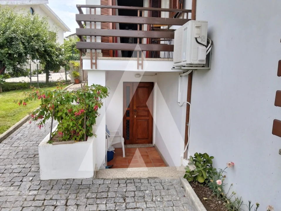 Moradia T4 para Venda em Bravães Foto 8
