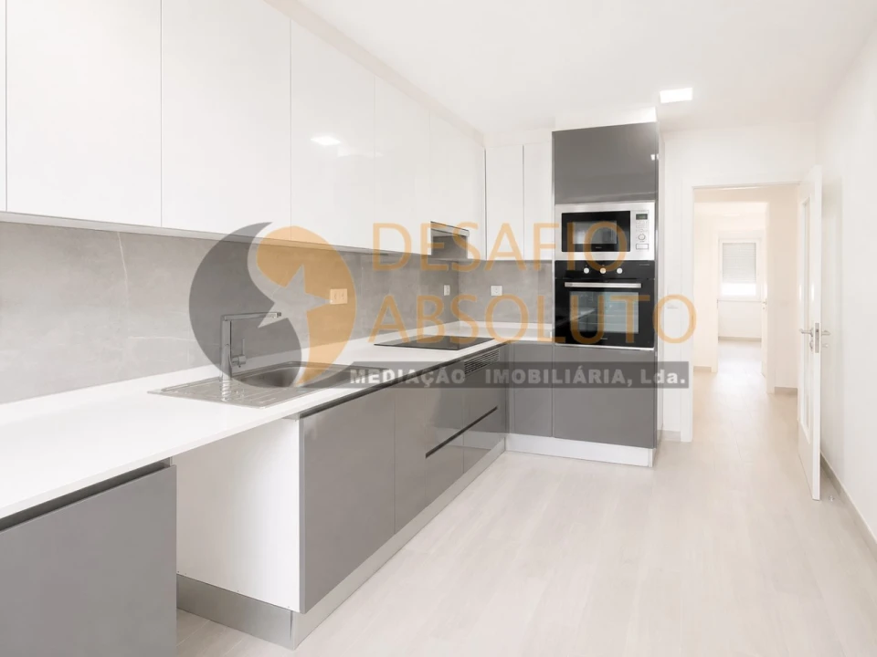 Apartamento T2 para Venda em Laranjeiro e Feijó Foto 2