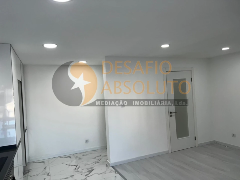 Apartamento T2 para Venda em Corroios Foto 1