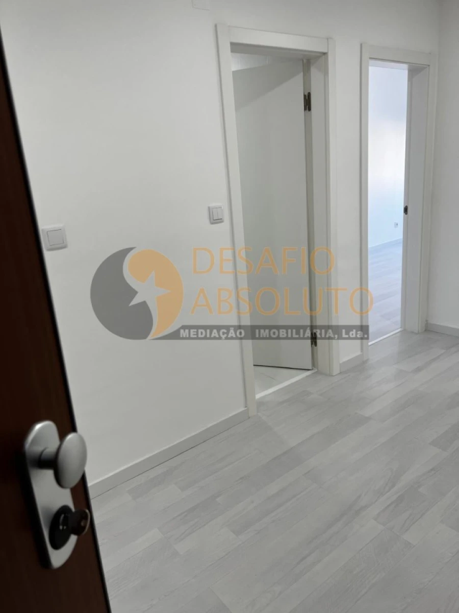 Apartamento T3 para Venda em Almada, Cova da Piedade, Pragal e Cacilhas Foto 2