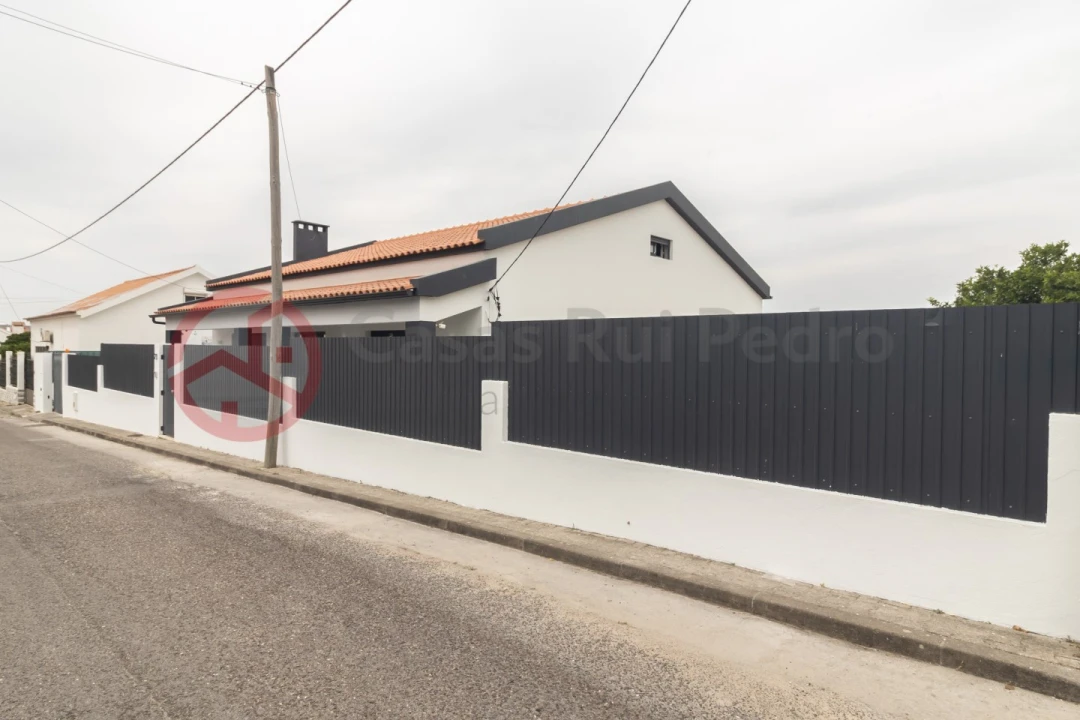 Moradia T4 para Venda em Santo Antonio da Charneca Foto 1