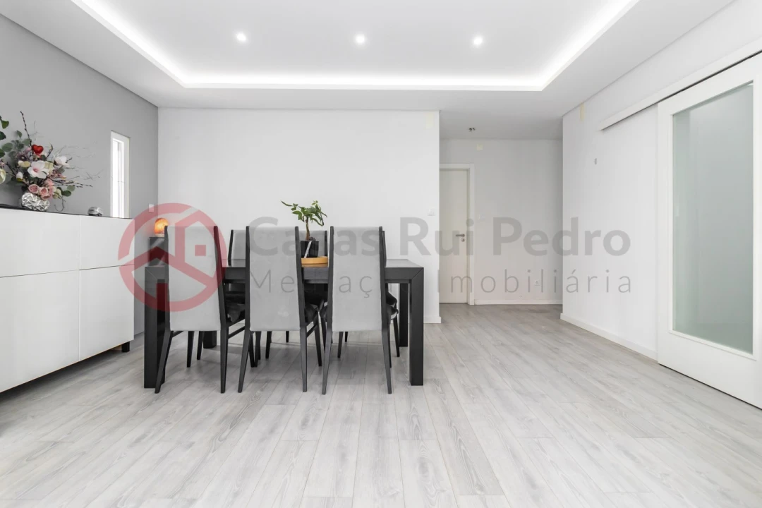Moradia T4 para Venda em Santo Antonio da Charneca Foto 19