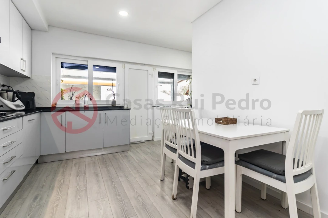 Moradia T4 para Venda em Santo Antonio da Charneca Foto 22