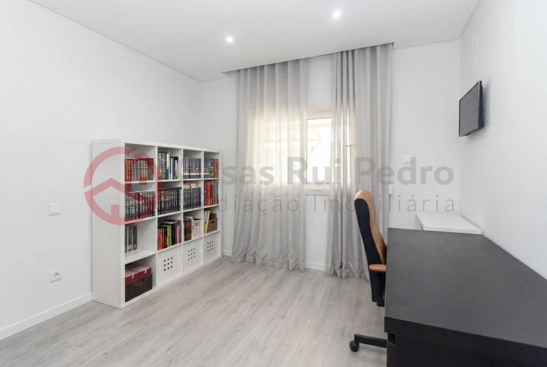 Moradia T4 para Venda em Santo Antonio da Charneca Foto 27