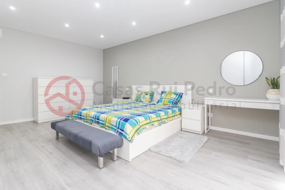 Moradia T4 para Venda em Santo Antonio da Charneca Foto 38