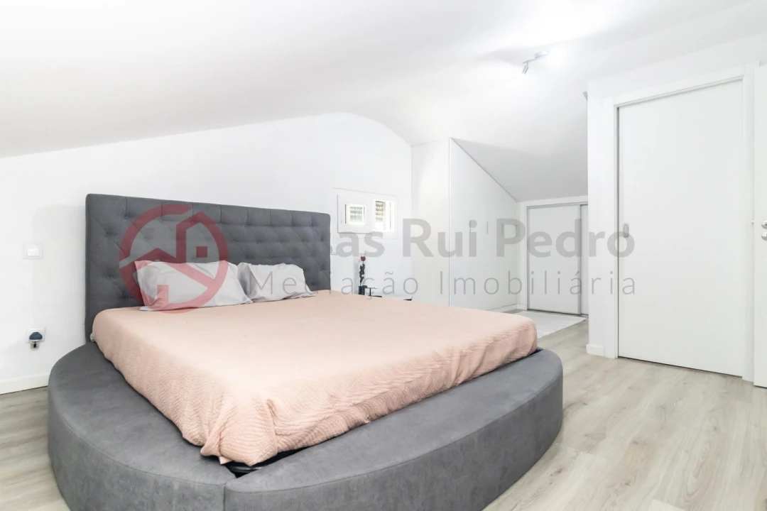 Moradia T4 para Venda em Santo Antonio da Charneca Foto 48