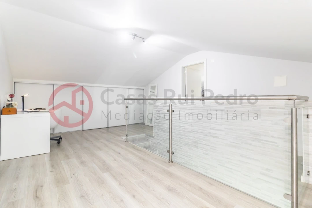 Moradia T4 para Venda em Santo Antonio da Charneca Foto 49