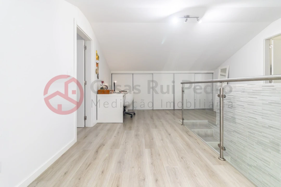 Moradia T4 para Venda em Santo Antonio da Charneca Foto 50