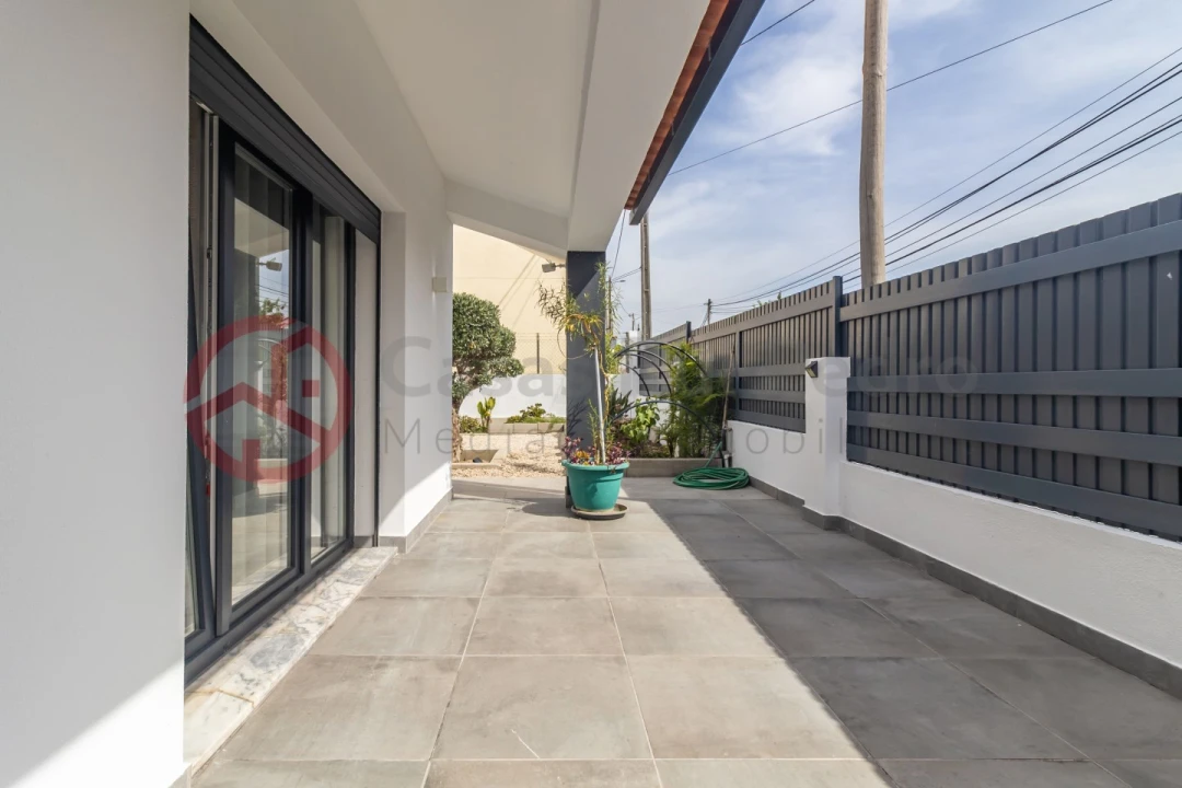 Moradia T4 para Venda em Santo Antonio da Charneca Foto 5