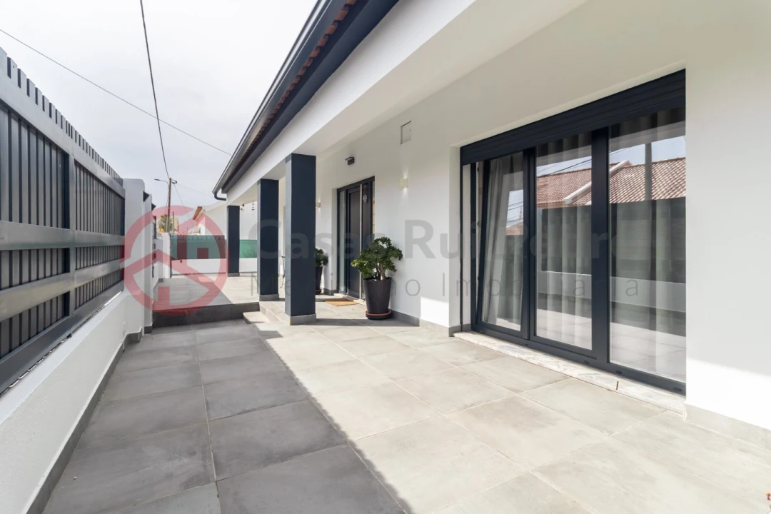 Moradia T4 para Venda em Santo Antonio da Charneca Foto 4