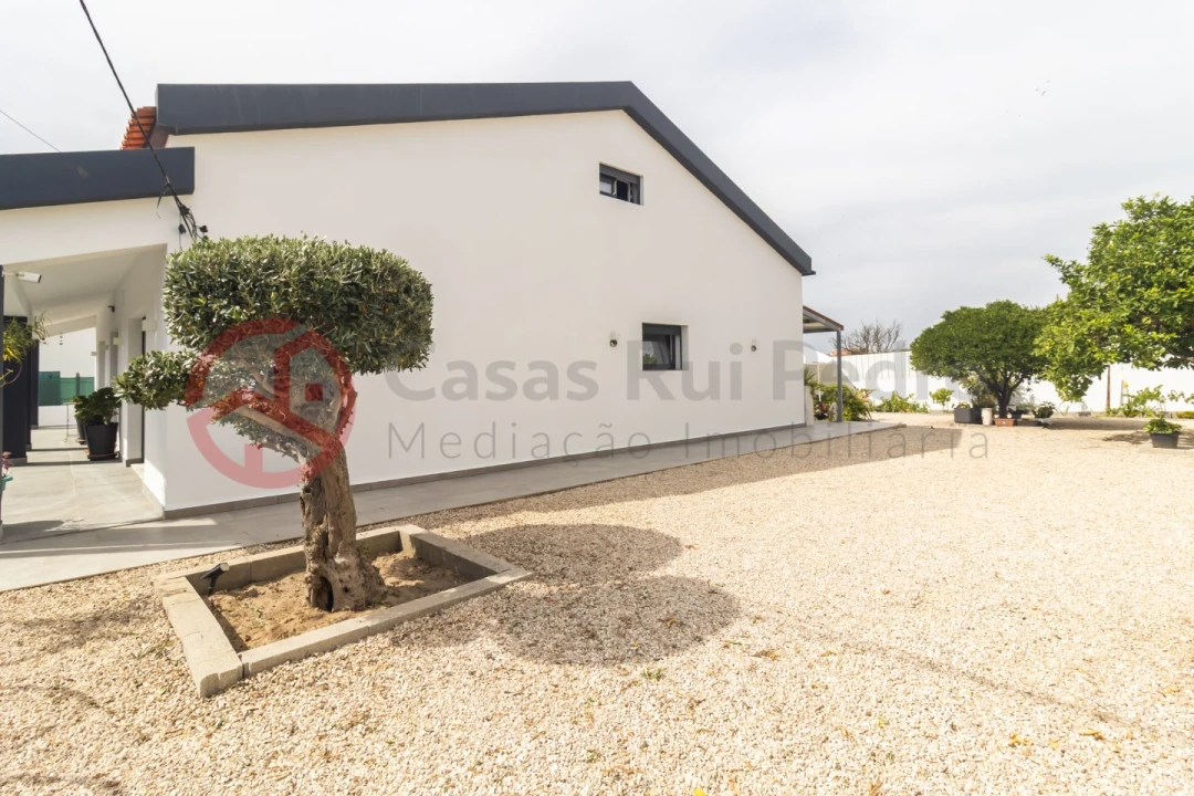 Moradia T4 para Venda em Santo Antonio da Charneca Foto 56