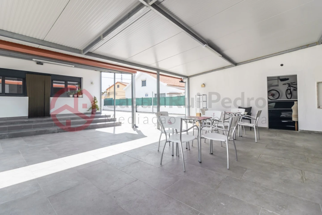 Moradia T4 para Venda em Santo Antonio da Charneca Foto 65