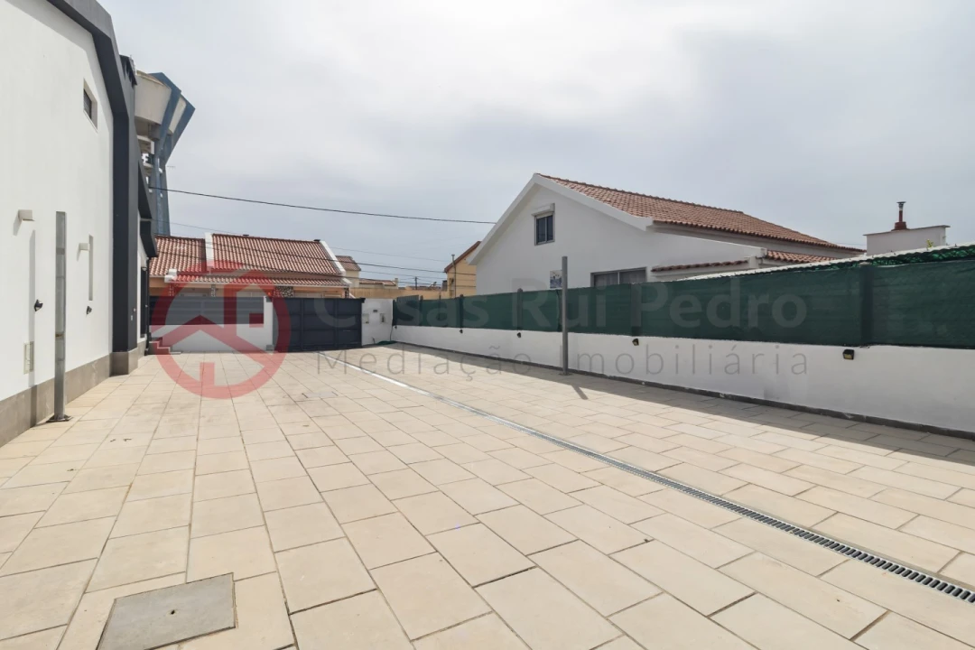 Moradia T4 para Venda em Santo Antonio da Charneca Foto 69