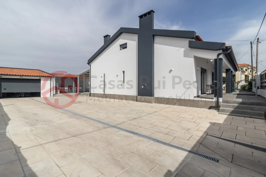Moradia T4 para Venda em Santo Antonio da Charneca Foto 6